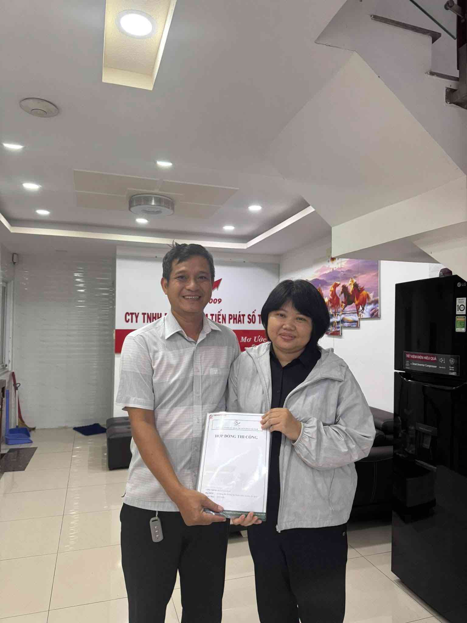 Tiến Phát Số Tám ký hợp động với chị Loan